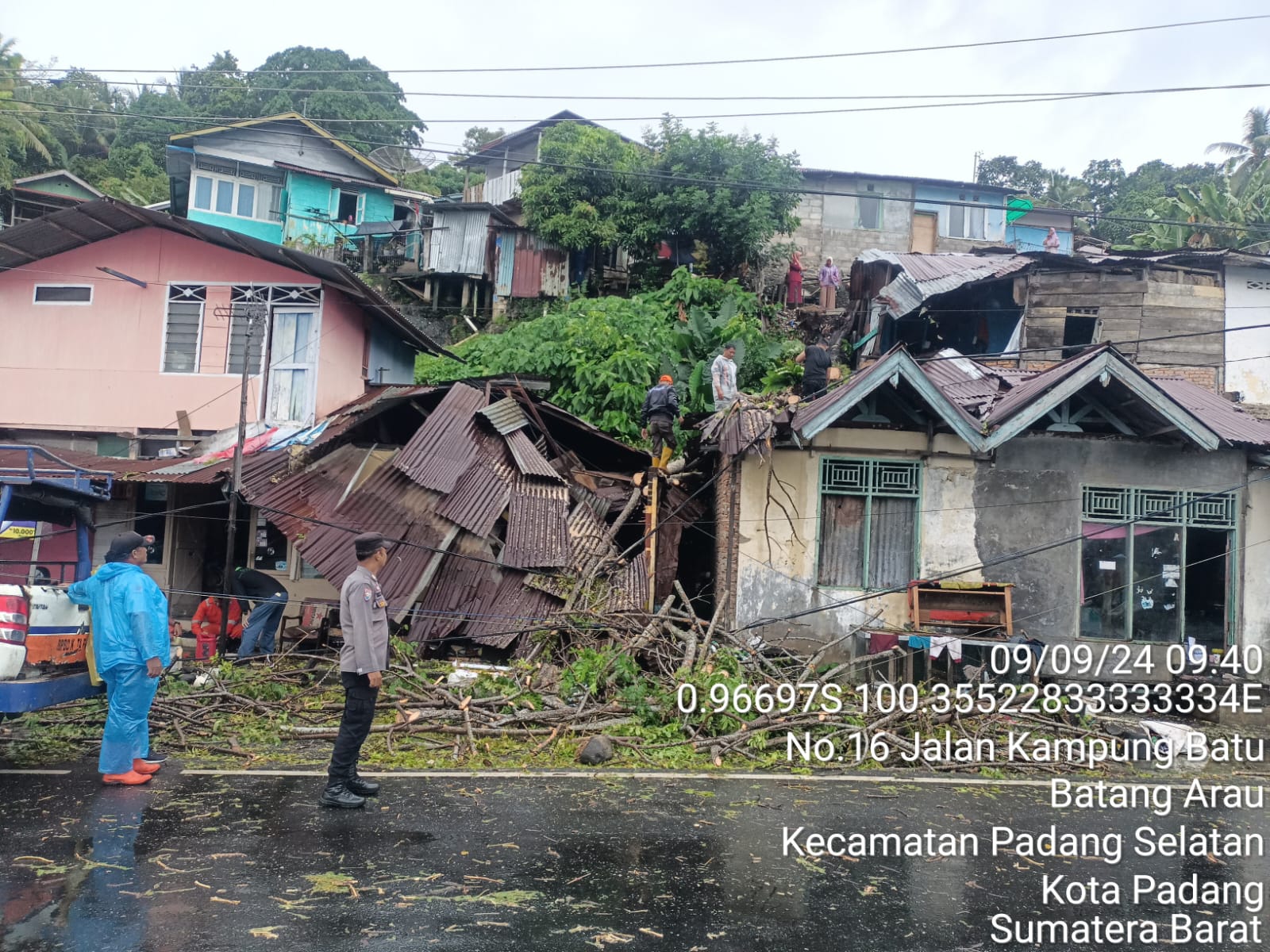 Pohon Tumbang ,1 Unit Rumah Rusak Ringan 