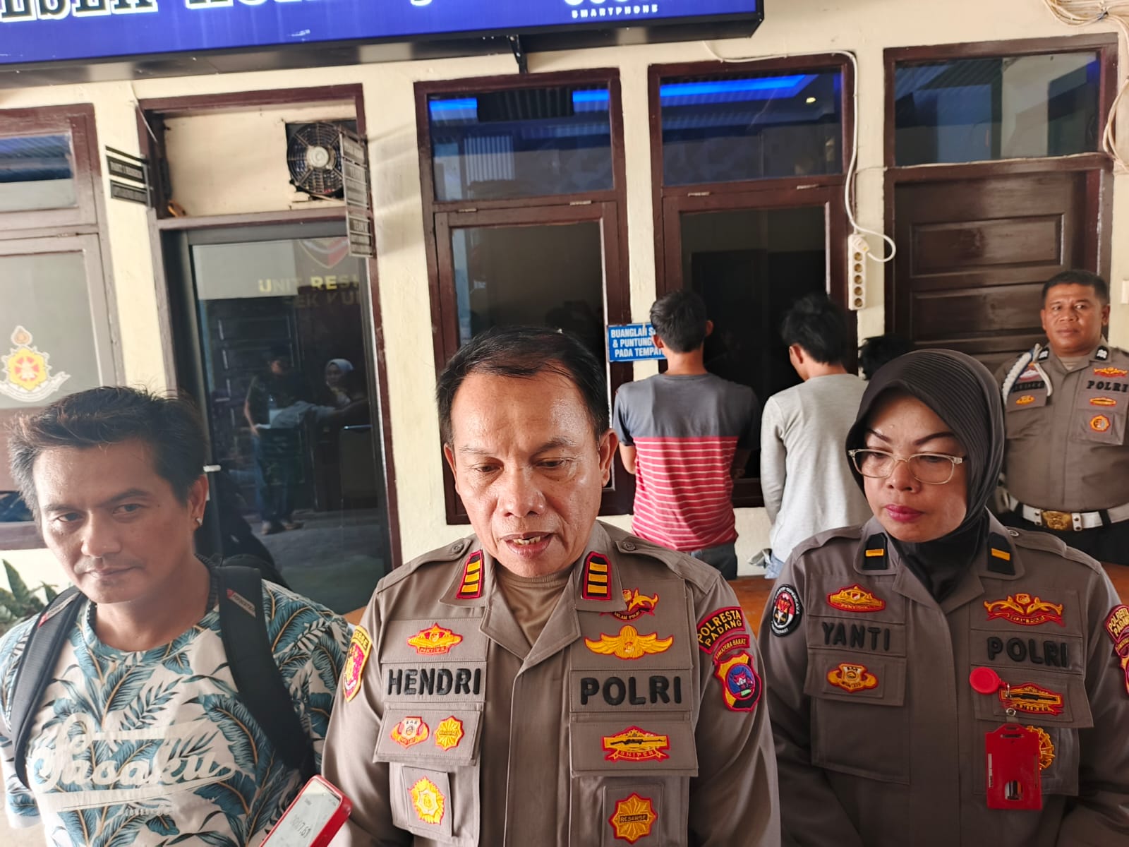 Sebanyak tiga orang pelaku tindak pidana pencurian kendaraan bermotor (Curanmor) diamankan Polsek Kuranji, dengan modus siang hari berjualan minyak goreng