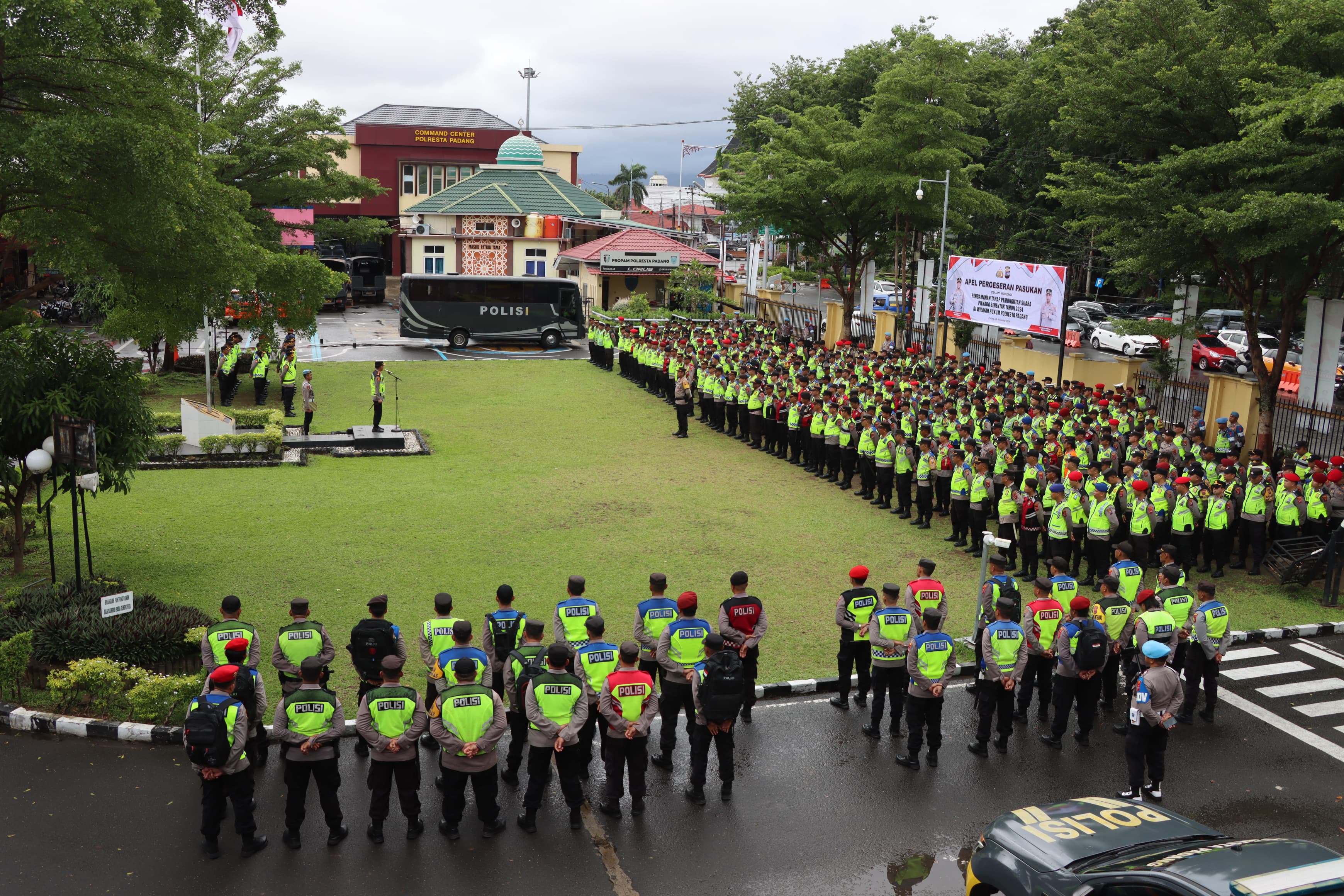 Apel Pergeseran Pasukan dalam rangka pengamanan Pilkada Serentak Tahun 2024 di Wilayah Hukum Polresta Padang
