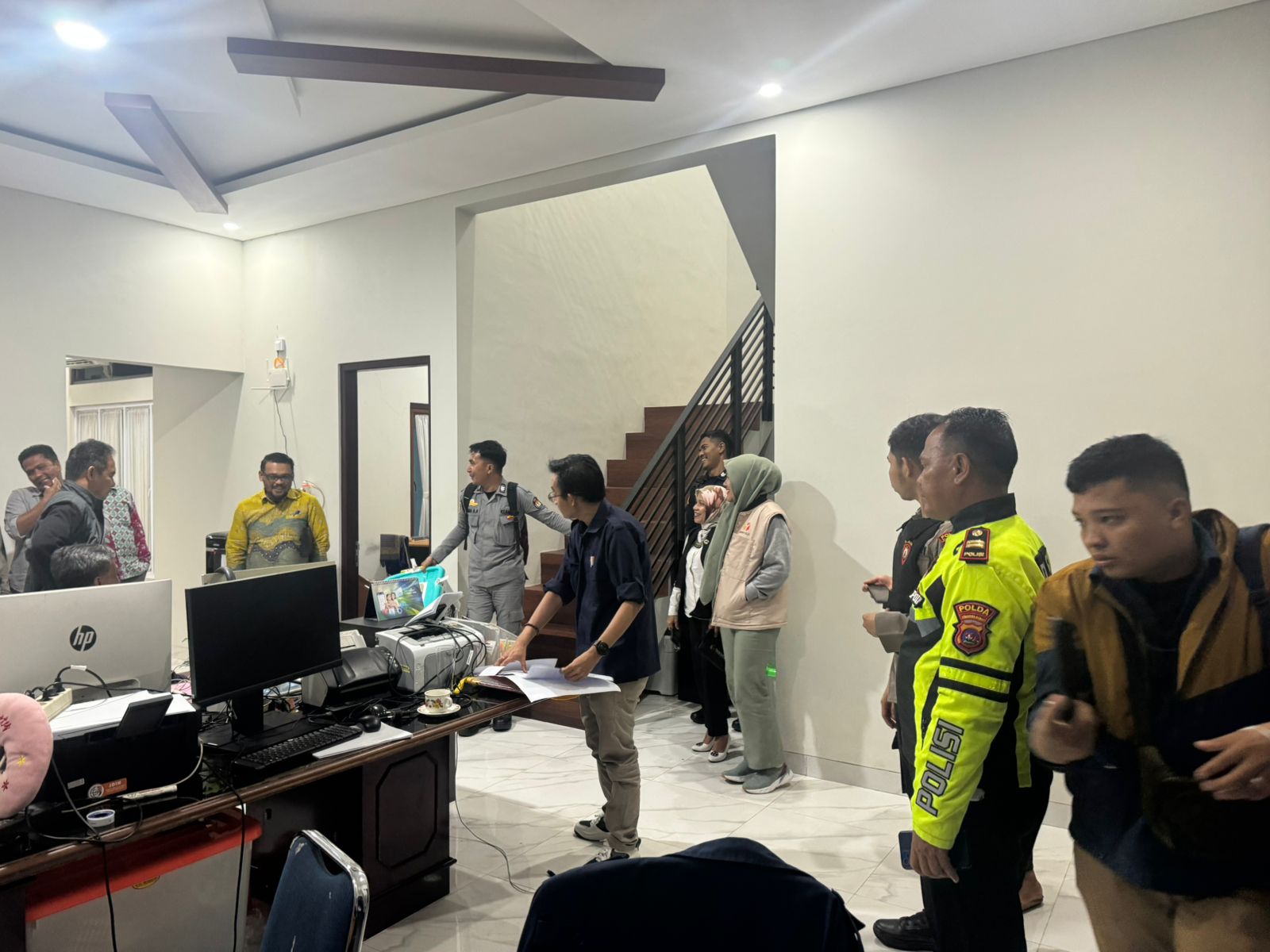 Personel Polda Sumbar Tingkatkan Pengamanan di PPK Selama Tahap Penghitungan Suara