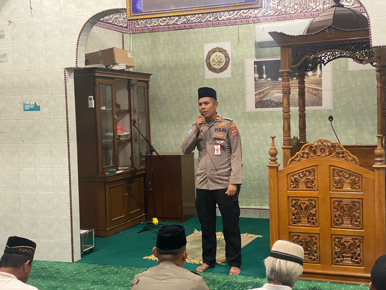 Selesai melaksanakan Patroli, Kanit Lantas Polsek Koto Tangah lakukan Gerakan Subuh Berjamaah. Ipda Aria azhari sampaikan ini kepada jemaah