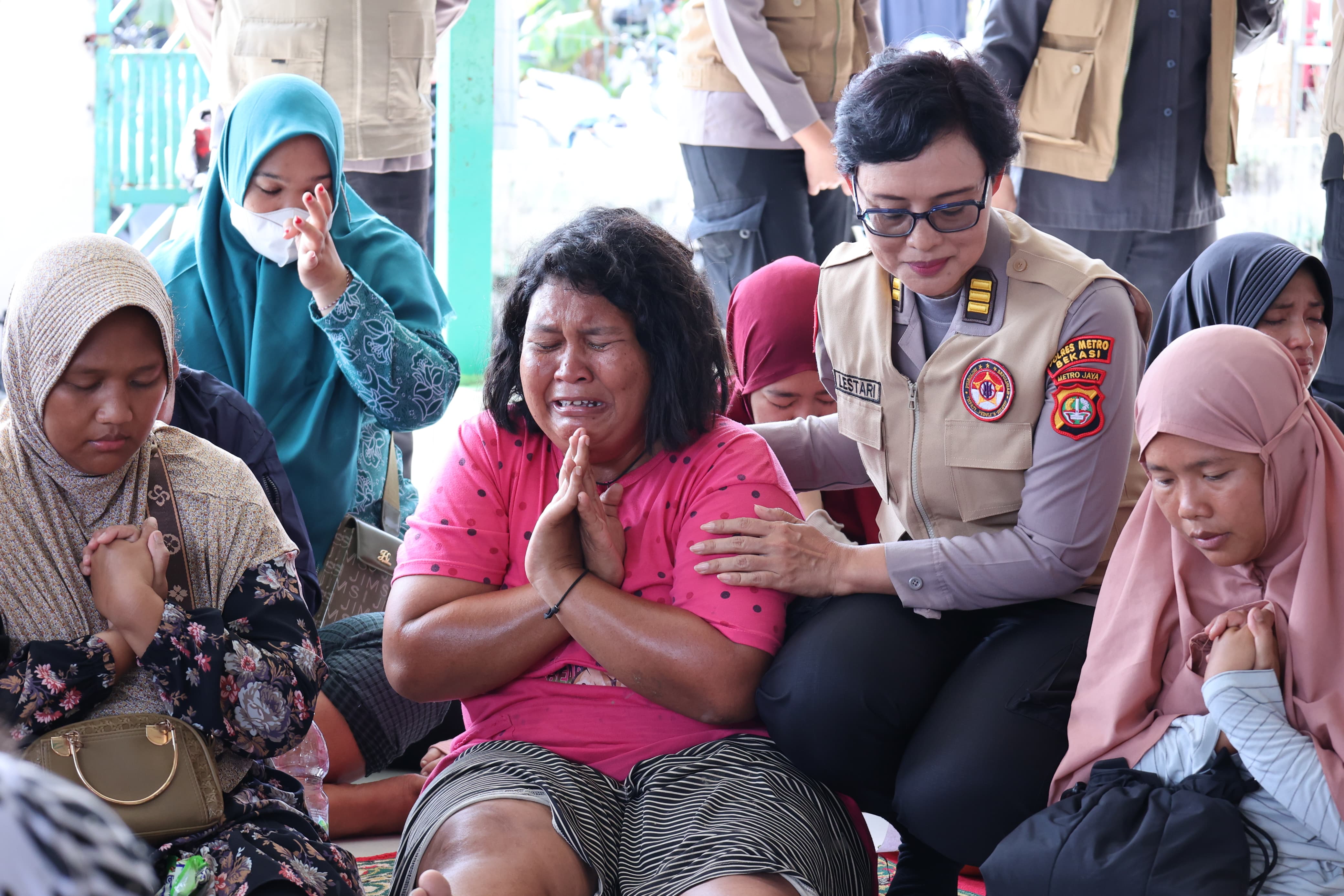 SSDM Polri Gelar Trauma Healing untuk Korban Banjir di Tambun Utara