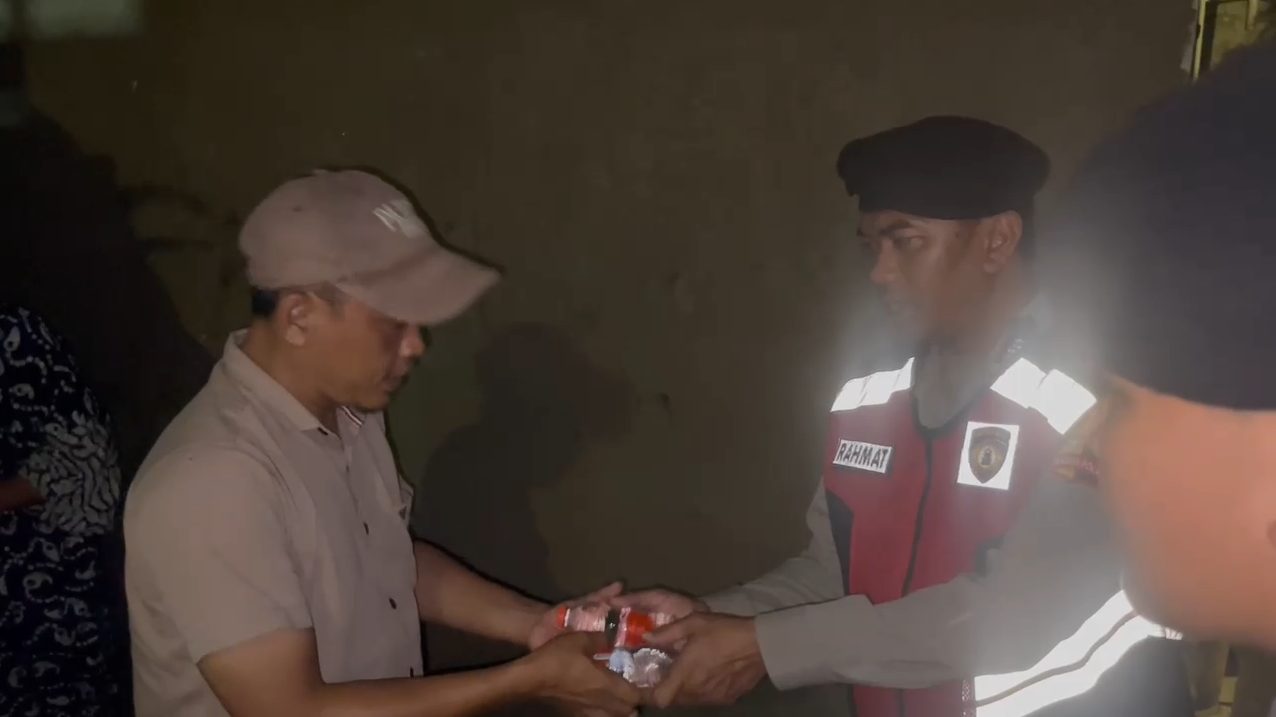 Korps Sabhara Polri Terjunkan Watergen dan Dapur Lapangan untuk Bantu Warga Terdampak Banjir di Rawajati