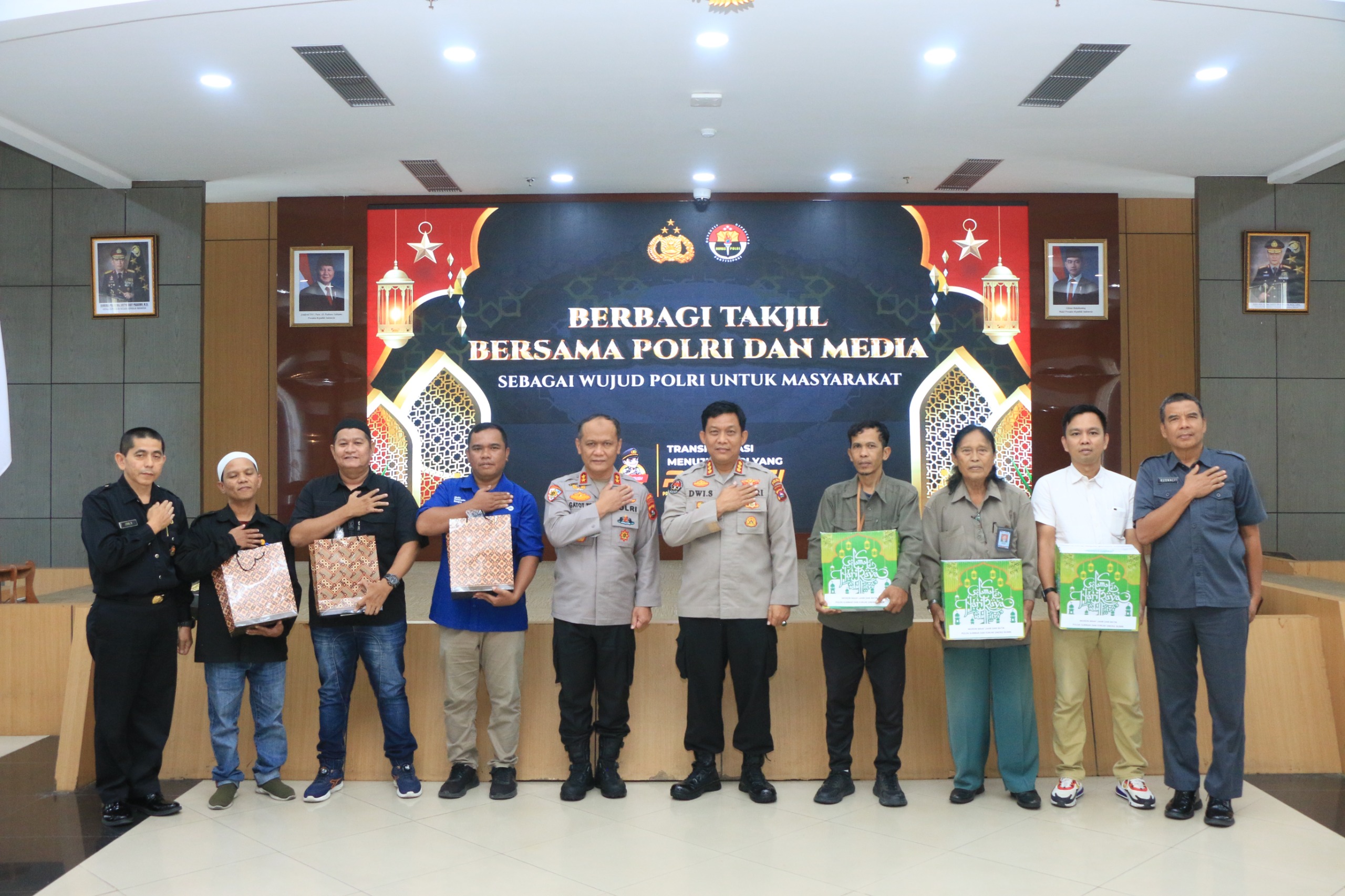 Polda Sumbar Gelar Berbagi Takjil bersama Polri dan Media, Sebagai Wujud Polri Untuk Masyarakat 