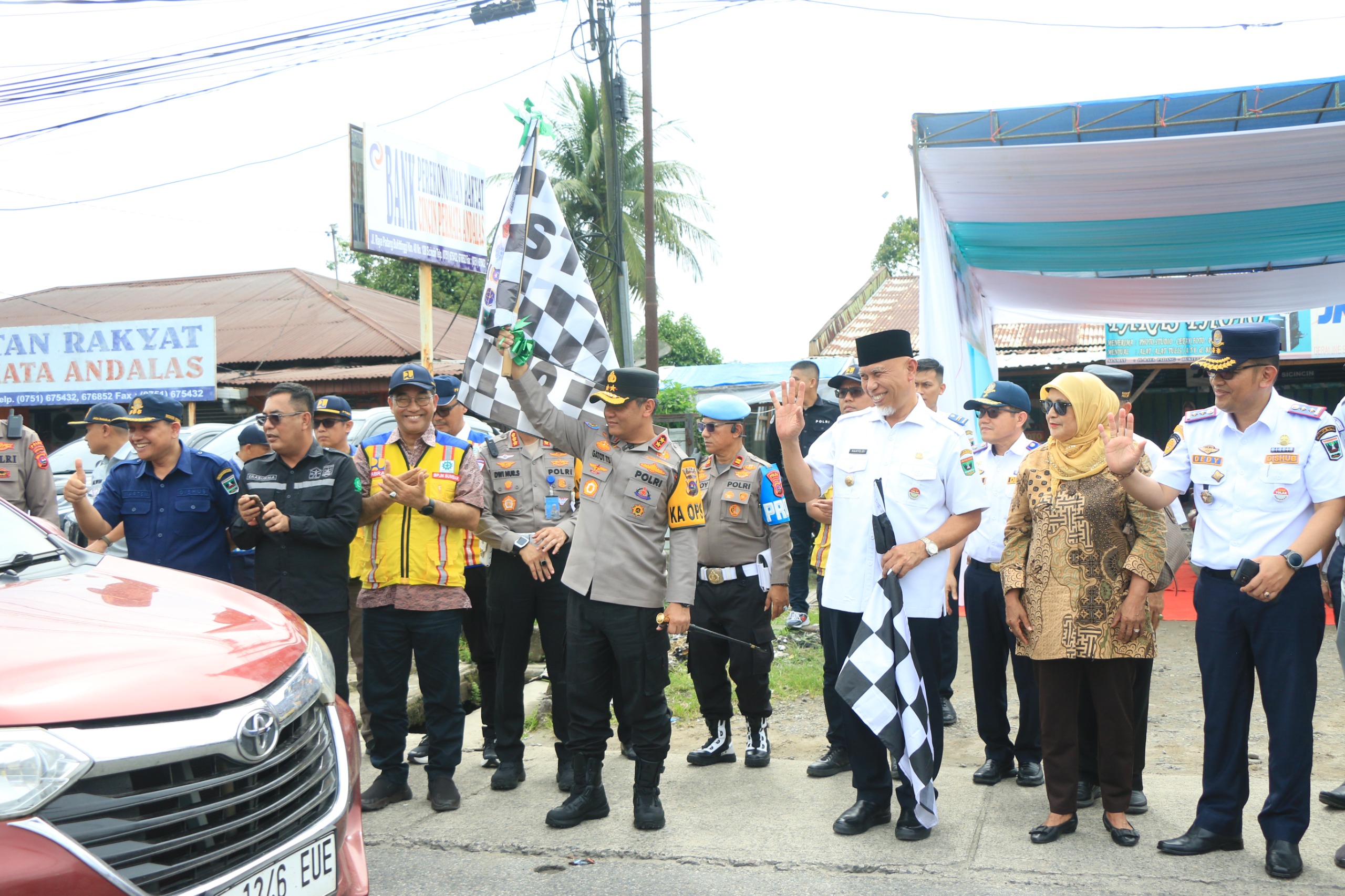 Kapolda Sumbar Hadiri Pembukaan Sistem Satu Arah ( One Way System )